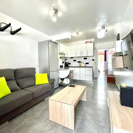 Cozy With Kitchen, Wifi, Pool In Tenerife South *